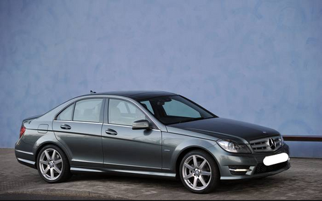 Mejora tu Mercedes-Benz W204 con una Radio Android: Tecnología y Elegancia